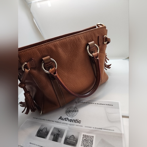 Dooney and Bourke Pepple grain leather Crossbody bag in very good condit… - Picture 10 of 12